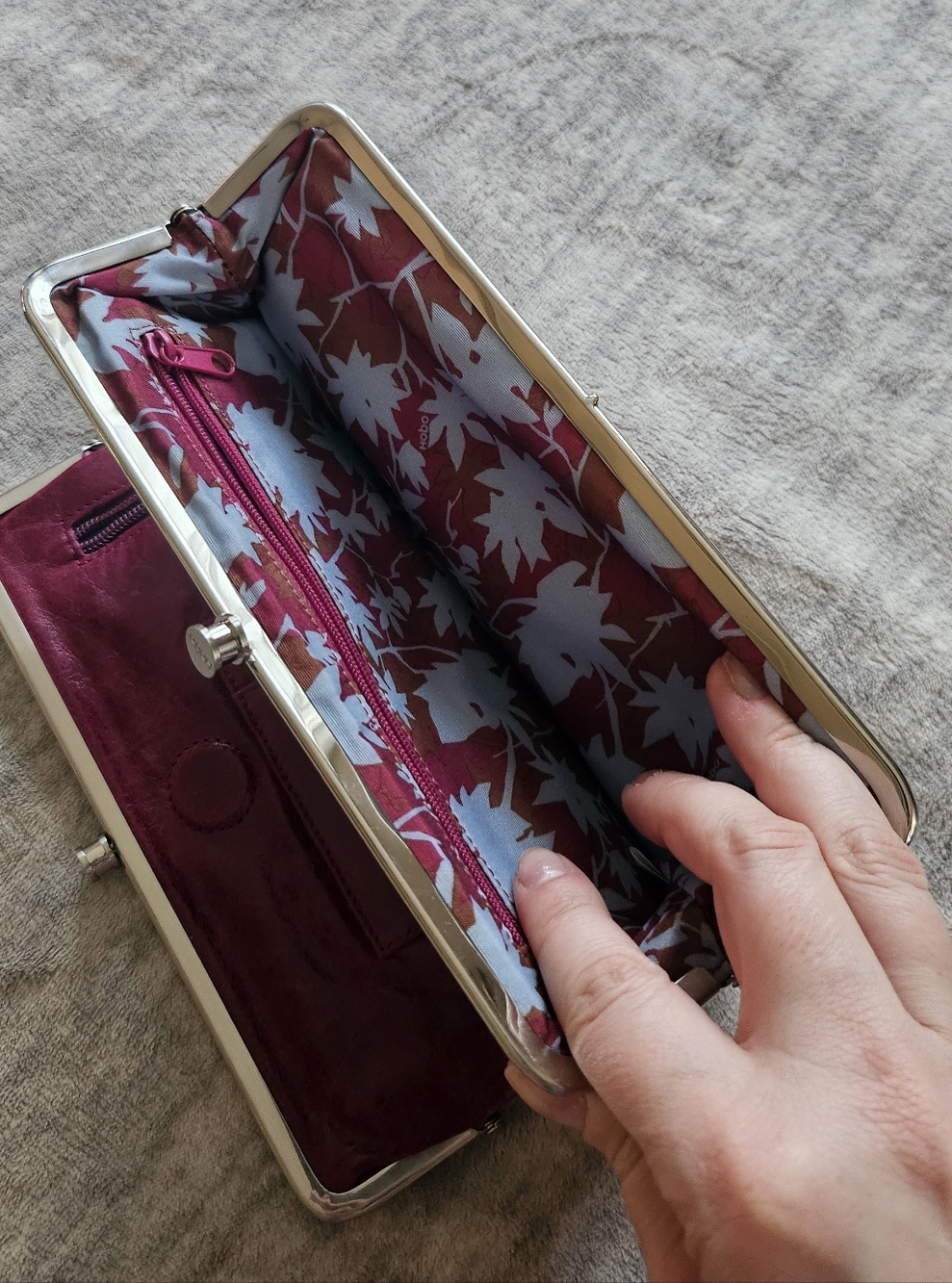 Hobo Lauren Wallet Red Leather - Picture 5 of 9
